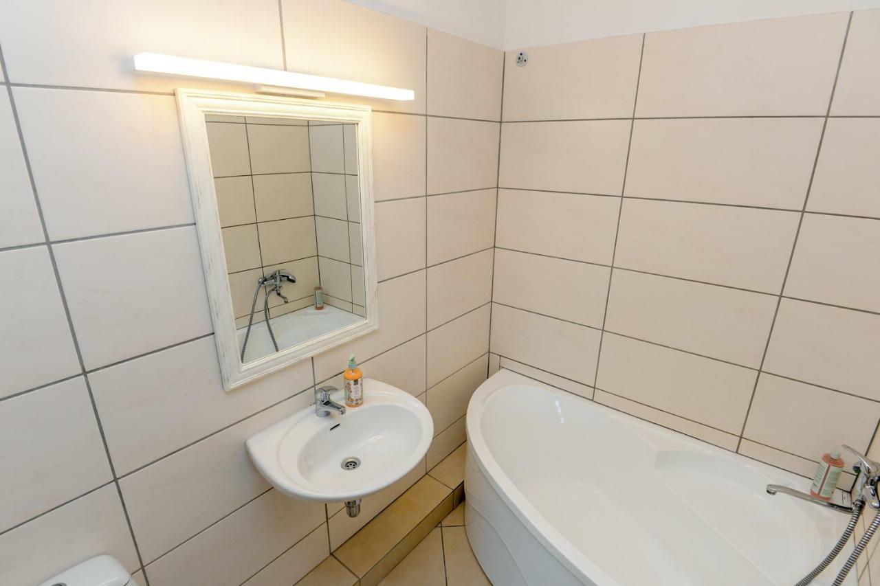 פלאנגה Info Hotel Apartments מראה חיצוני תמונה